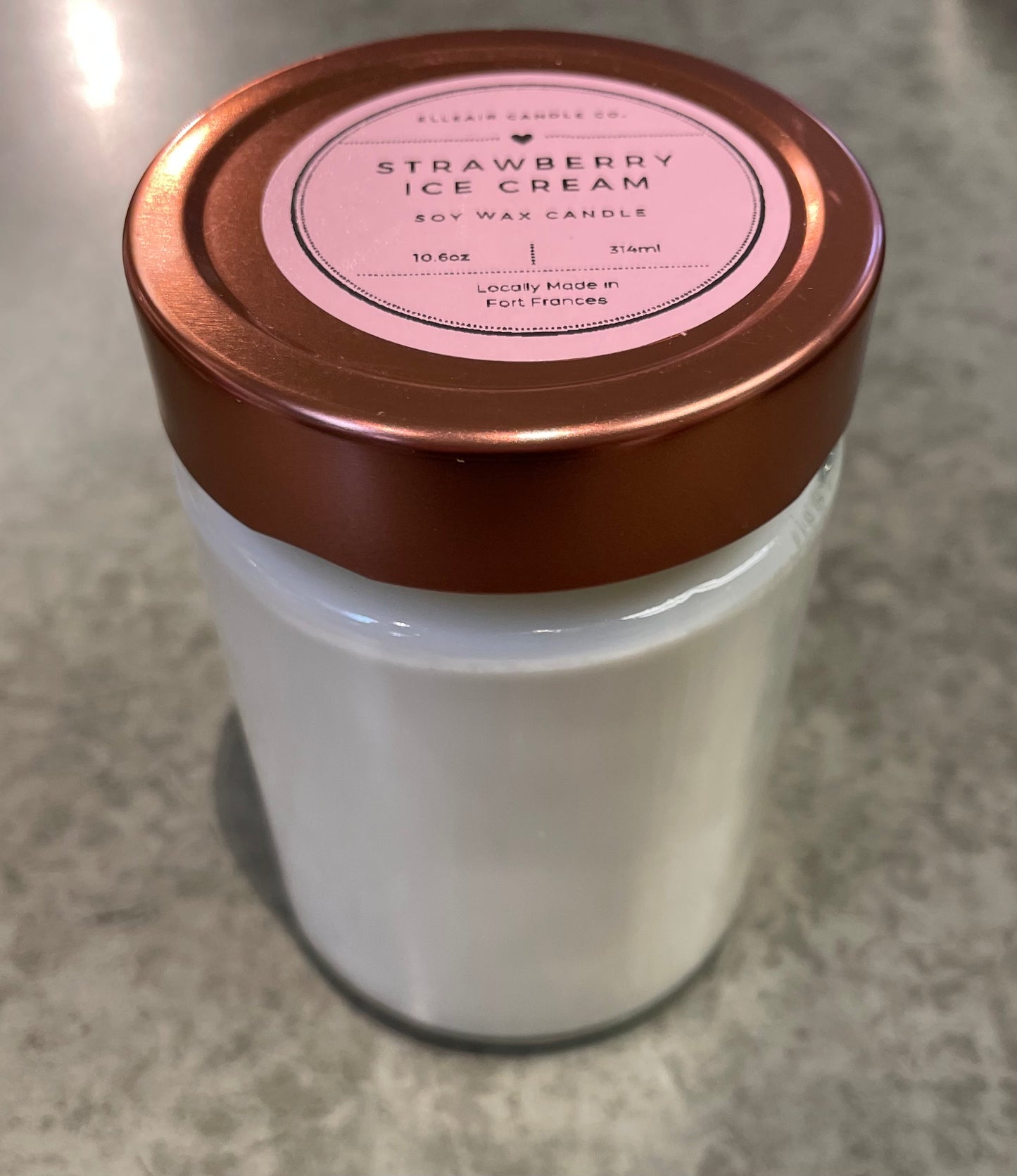 Elleair Candle Co. - *Consignment* - Strawberry Ice Cream