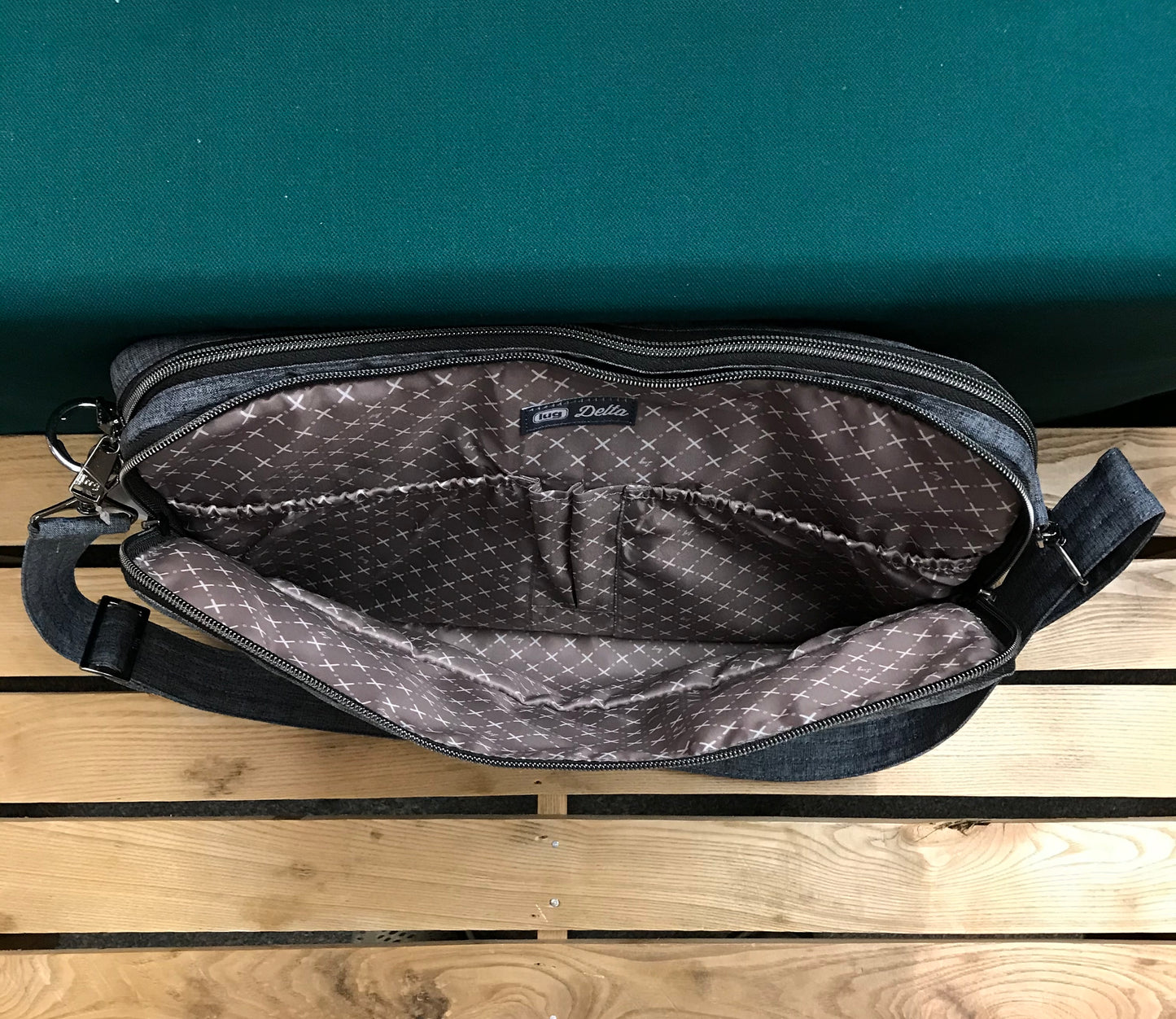 Lug Bag - Delta 15" Laptop Case - HR Grey